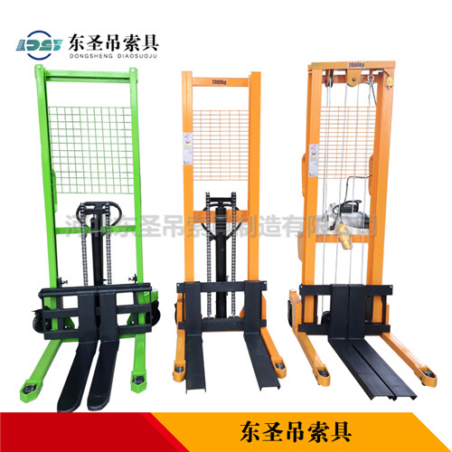 重型手動液壓堆高車產(chǎn)品側(cè)面展示--河北東圣吊索具制造有限公司--小型攪拌機|石材夾具|液壓堆高車|手動叉車