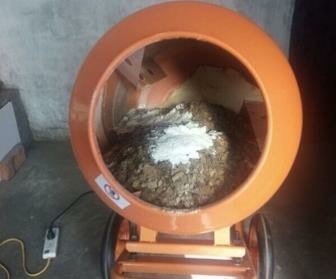 室內裝修小型攪拌機作業現場